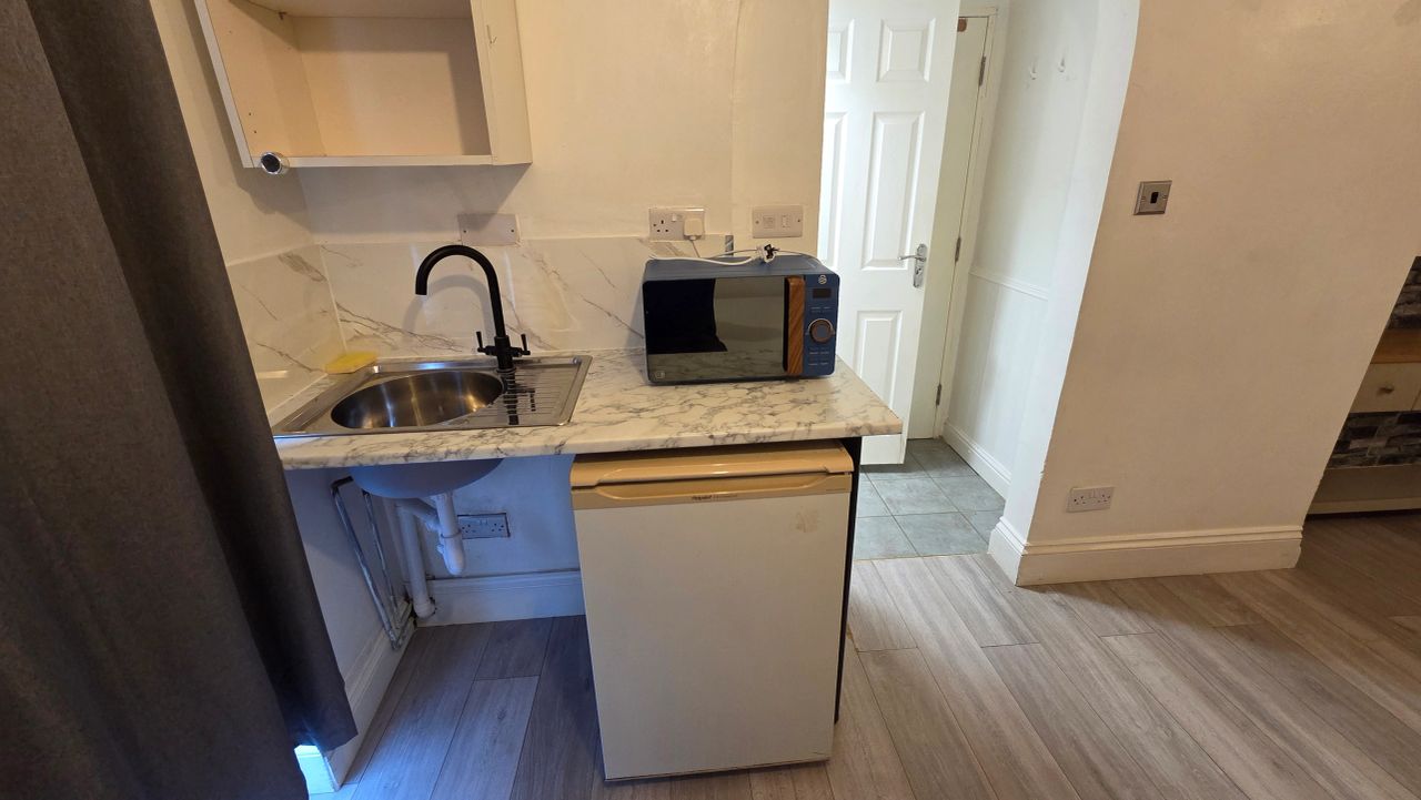 Studio-Style Apartment image 7