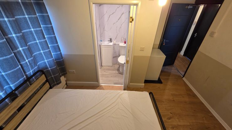 Double En-Suite image 4